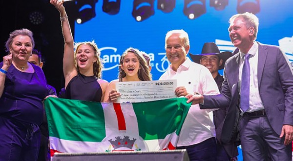 Cantoras do Oeste se consagram campeãs do Festival Sertanejo de SC