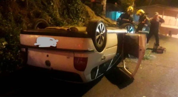 Veículo é abandonado após capotamento no Oeste de SC