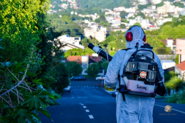 Com novas confirmações de Dengue, Setor de Endemias realiza fumacê em bairros de SMOeste