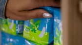 Governo vai avisar mulheres pelo WhatsApp sobre a oferta gratuita de absorventes