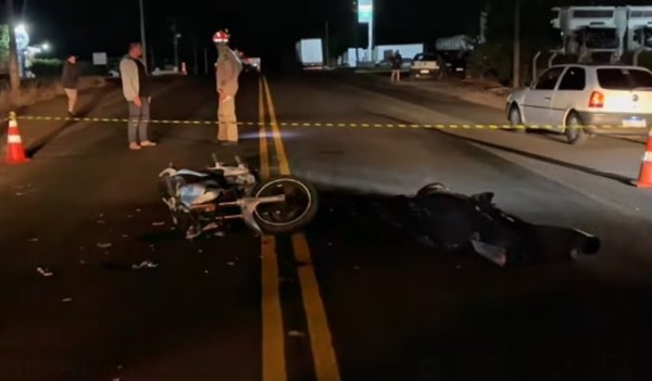 Homem morre em colisão entre caminhão e moto na PR281