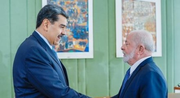 Lula propõe criação de moeda comum para a América do Sul em reunião com presidentes