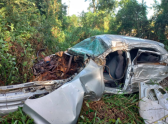 Motorista morre ao ser ejetada de automóvel em saída de pista em Chapecó