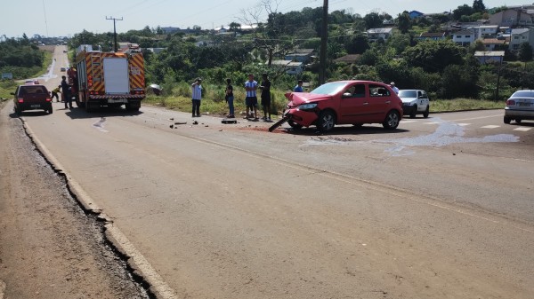 Acidente envolvendo carros na entrada do Bairro São Silvestre na Br-163
