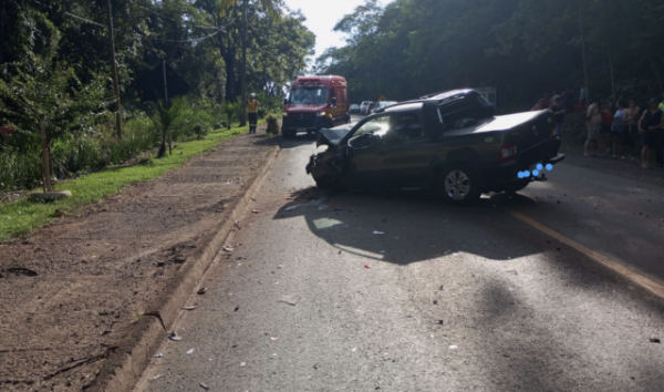 Colisão entre três veículos deixa feridos na SC-283