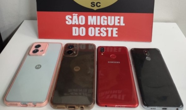 Polícia Civil recupera quatro celulares furtados