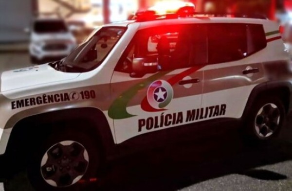 Idoso é preso por ameaçar e agredir companheira no Oeste de SC