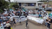 Manifestação em prol do Leite reúne dezenas de agricultores