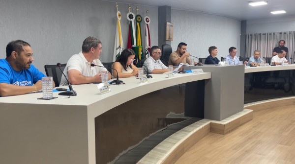 Sessão da Câmara destaca projeto de lei, indicação e busca por melhorias na energia elétrica