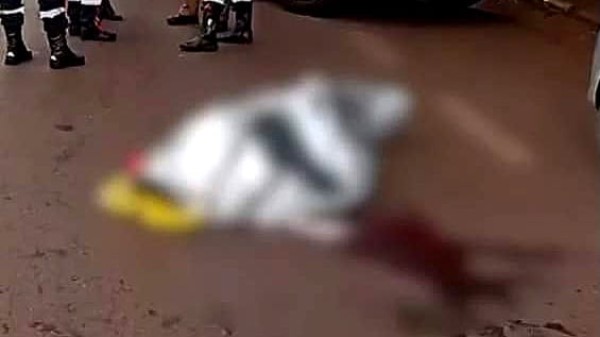 Ciclista morre esmagada ao cair embaixo de caminhão em Toledo