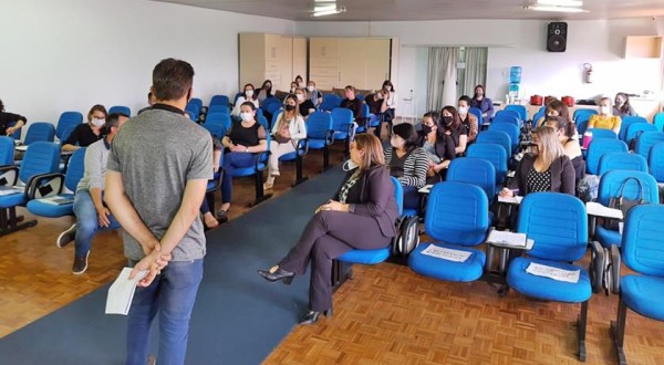 Colegiado de Educação delibera por retorno das aulas 100% presenciais na região