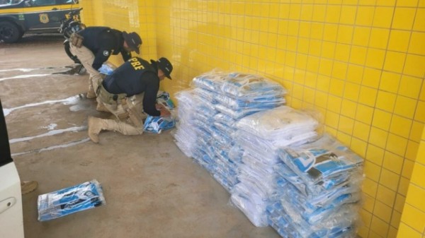 Casal é preso com quase 600 camisetas do Grêmio falsificadas no norte do RS