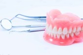 Secretaria de Saúde segue concedendo próteses dentárias para a população