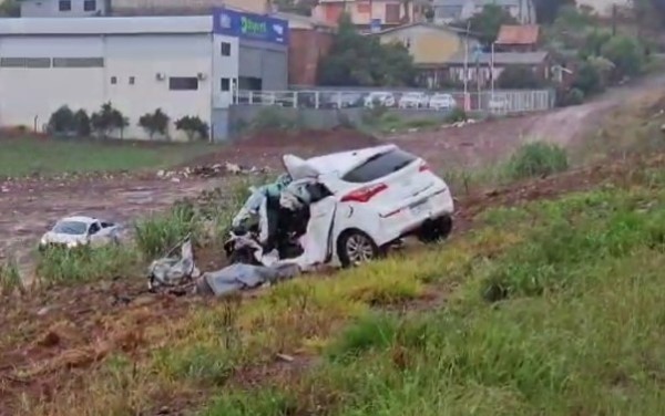 Mãe e bebê de 11 meses morrem em acidente na BR-282