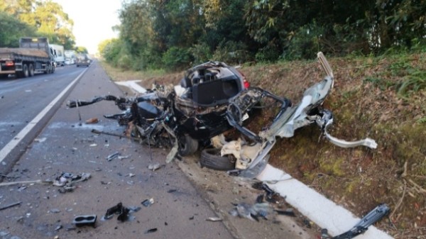 Carreta de Mondaí se envolve em acidente com morte na BR-282