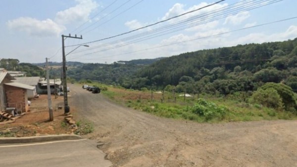 Corpo escondido embaixo da cama e enrolado em cobertor revela crime violento em SC