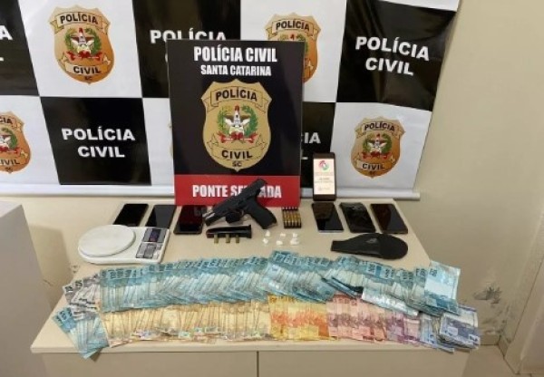Genro e sogro são presos e operação apreende R$ 15 mil em SC