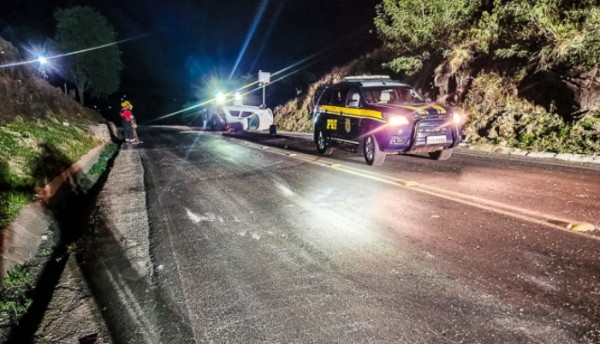 Embriagado, condutor capota veículo na BR-163 entre SMOeste e Guaraciaba