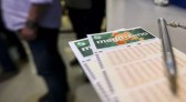 Mega-Sena acumula, mas três apostas de SC levam até R$ 90 mil
