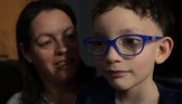 Mãe cancela viagem após filho passar mal e os dois escapam de acidente que matou 23 pessoas