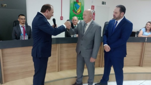 Marcon e Pasinato assumem mandato e recebem chaves da Prefeitura