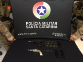 Homem é preso com arma de uso restrito no interior