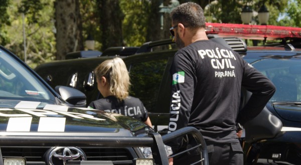 Polícia Civil e Polícia Militar prendem dois argentinos investigados por roubo de caminhonetes