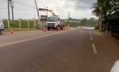 Celesc realiza troca de poste de energia elétrica após colisão de veículo