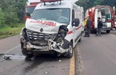 Ambulância de Descanso que levava paciente se envolve em acidente com três caminhões
