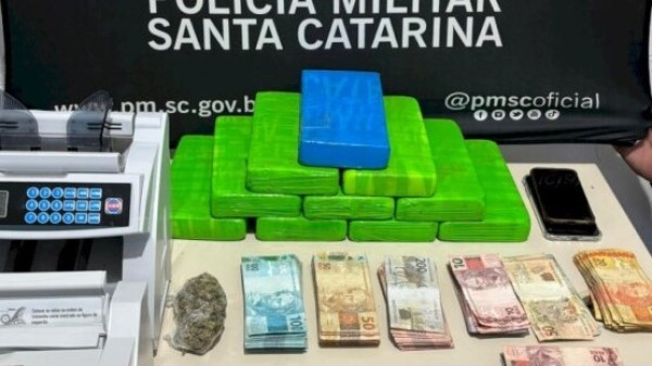 Operação conjunta da PM resulta em apreensão de drogas e prisão em SC