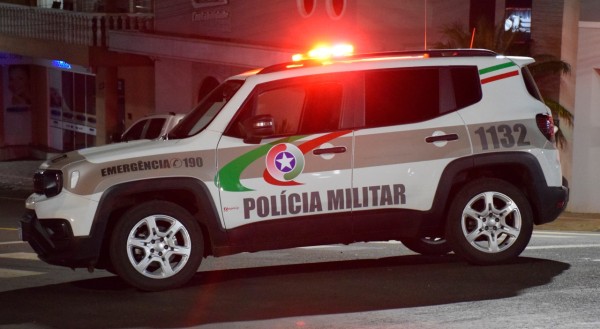 Proprietário de veículo responde por entregar direção a pessoa não habilitada