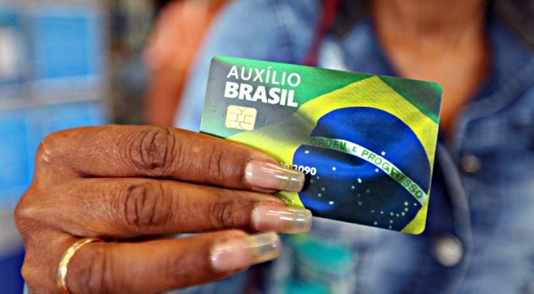 Governo regulamenta empréstimo consignado para beneficiários do Auxílio Brasil