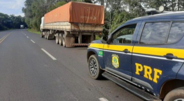 PRF apreende 600 mil maços de cigarros de origem paraguaia em Chopinzinho