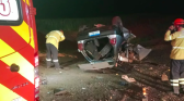 Homem morre preso às ferragens em grave acidente entre caminhão e carro na SC-480