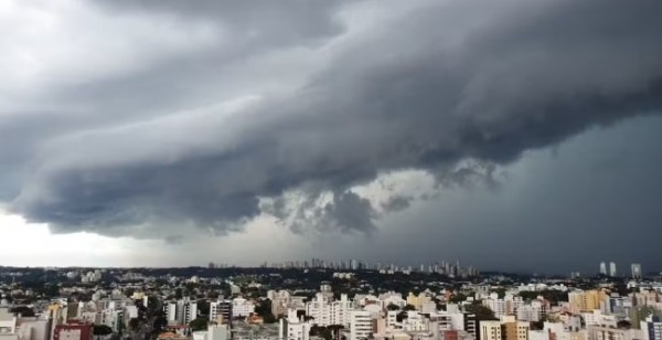 Paraná entra em alerta de tempestade com risco de granizo e ventos de até 100 km/h