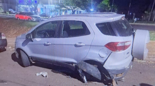 Acidente na Avenida Internacional deixa passageiro com ferimentos leves