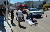 Mulher é atropelada ao tentar socorrer ciclista após acidente