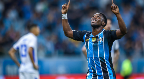 Renato resgata jogadores experientes e amplia opções no Grêmio