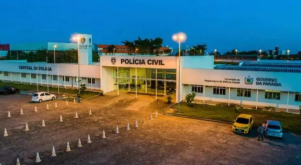 Mãe e avó são presas suspeitas de filmar e vender vídeos de pornografia infantil com criança de 11 anos