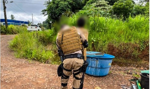 Homens são presos logo após invadir obra e cometer furto