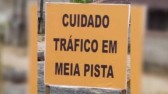 Placa com erro em obra pública viraliza nas redes