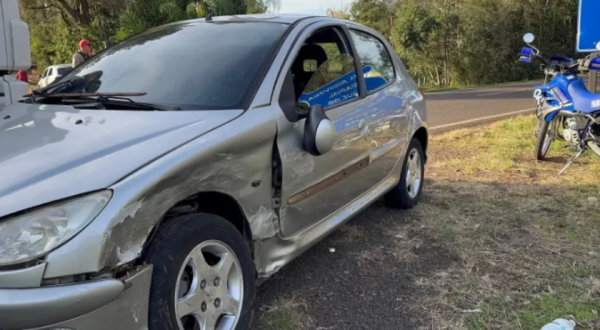 Mulher fica ferida após colisão entre dois veículos na PR-475