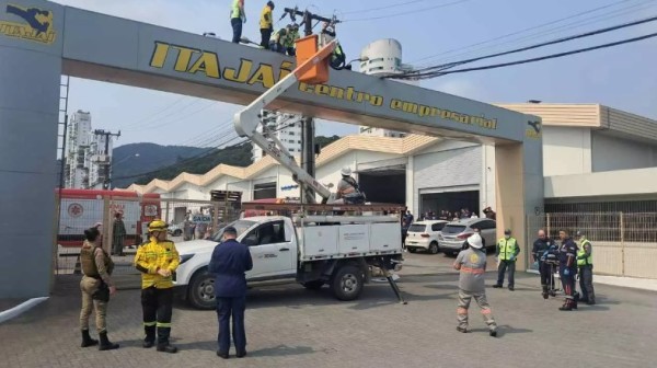 Homem sobrevive a descarga elétrica em rede de 23 mil volts em SC