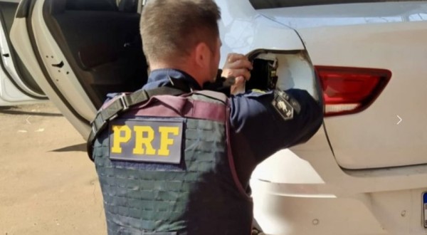 PM de Cascavel é presa transportando carga milionária de cocaína