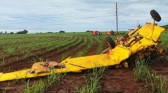 Avião de pequeno porte cai e mata piloto