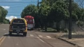 Condutora de motocicleta fica ferida após colisão com carro