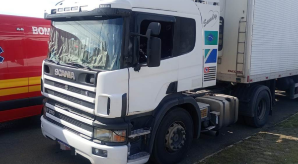 Motorista é encontrado morto dentro de caminhão estacionado