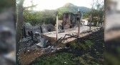 Casa consumida pelo fogo no interior de Campo Erê