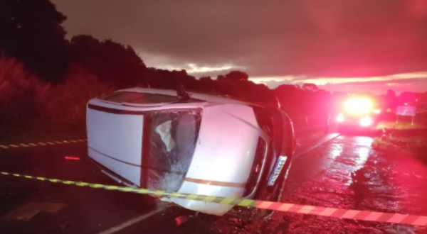 Homem morre em capotamento de carro na PRC-280