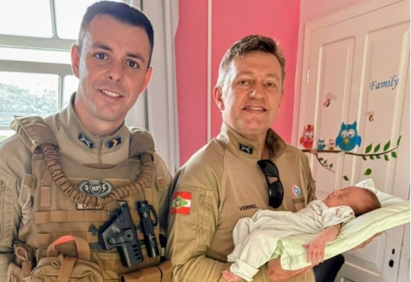 Bebê de apenas 8 dias é salvo por policiais após engasgo no Oeste